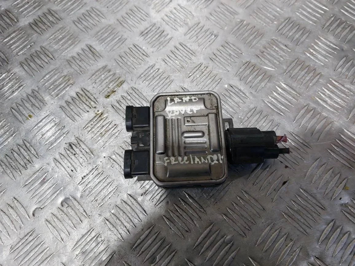 блок управления вентилятором радиатора Land Rover Freelander 2 L359