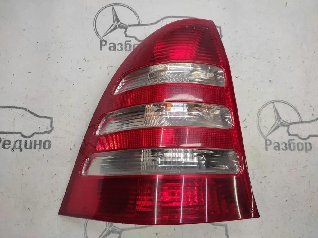 Фонарь задний левый Mercedes-Benz