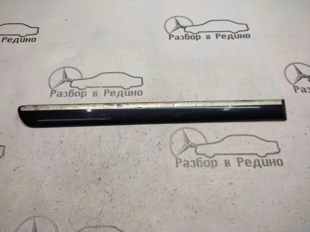 Молдинг двери Mercedes-Benz