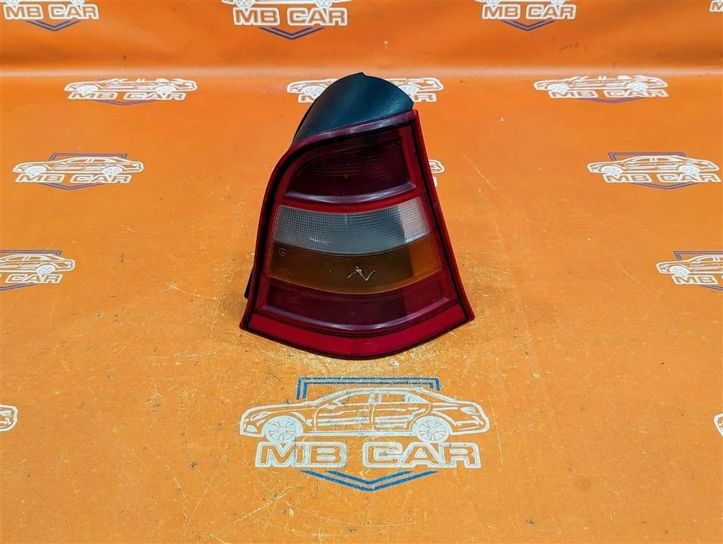 Фонарь задний правый Mercedes-Benz