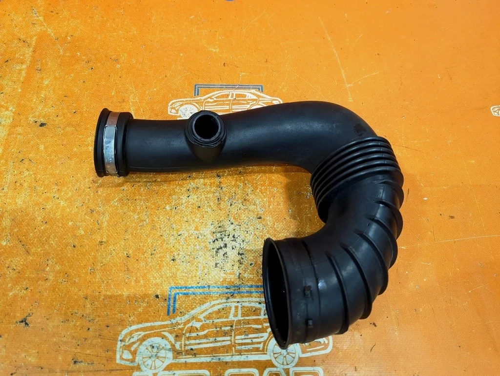 Патрубок турбины Mercedes-Benz