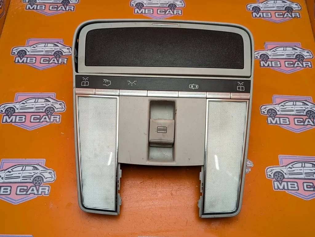 Плафон салона Mercedes-Benz