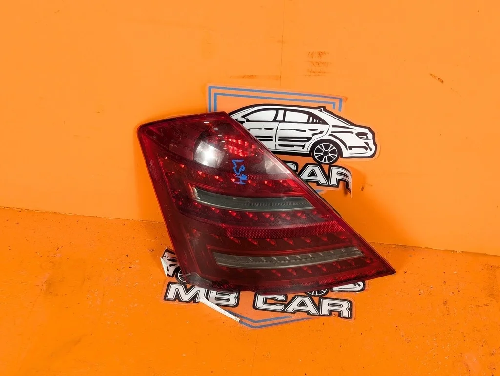 Фонарь задний левый Mercedes-Benz