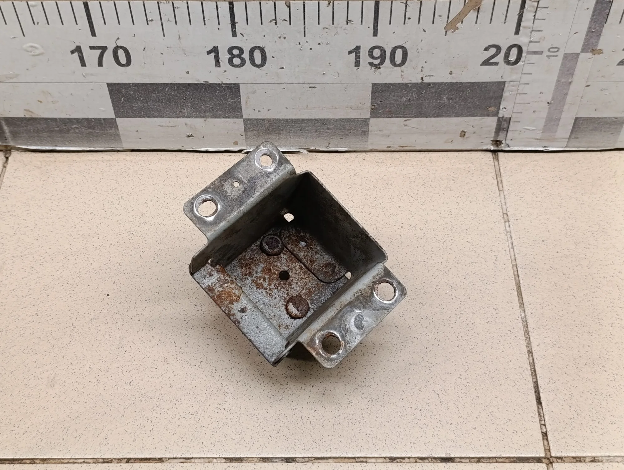 Кронштейн усилителя заднего бампера левый Almera Classic (B10) 2006-2013