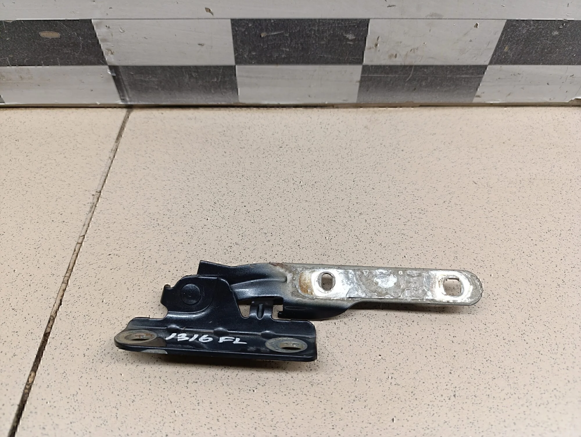 Петля капота левая Logan 2005-2014