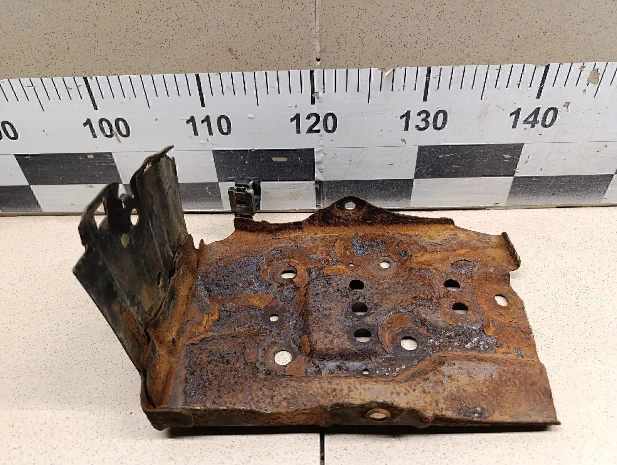 Крепление АКБ (корпус/подставка) Almera Classic (B10) 2006-2013