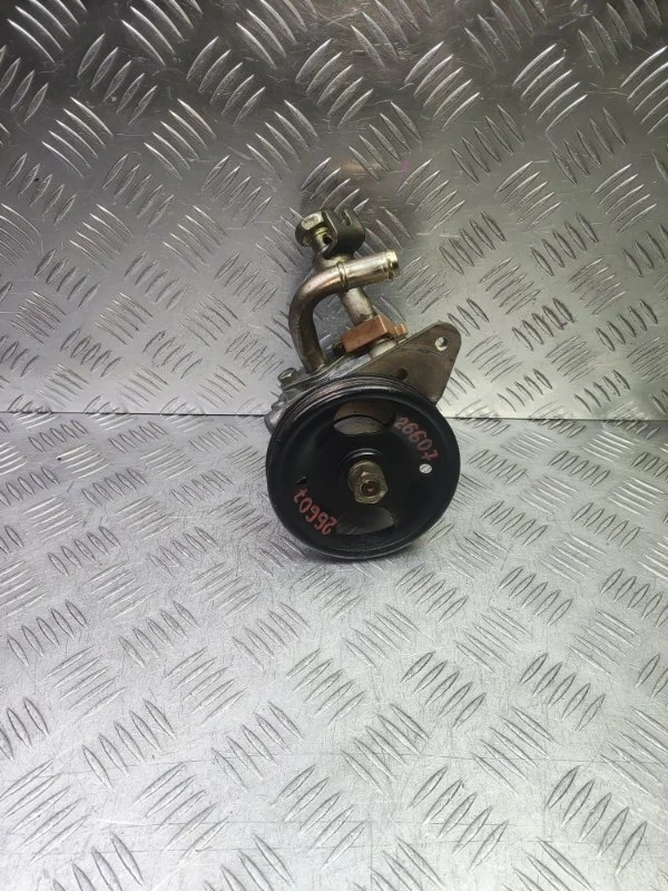 Насос ГУРа Nissan Maxima 49110CB000 A33 VQ30DE