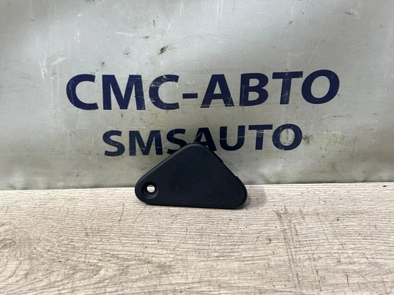 Кронштейн радиатора Volvo XC70 30723367 ХС70 3.2, правый