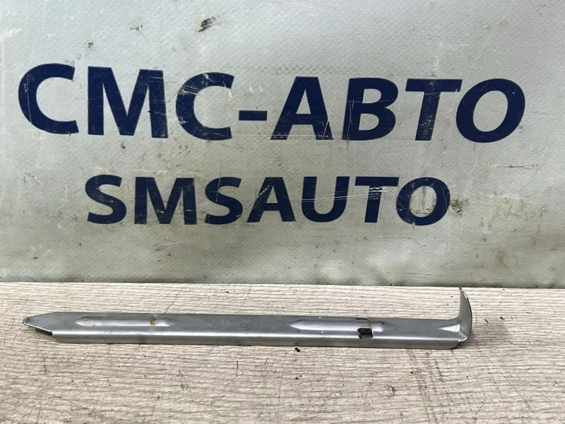 Кронштейн фары Volvo XC70 30678340 ХС70 3.2