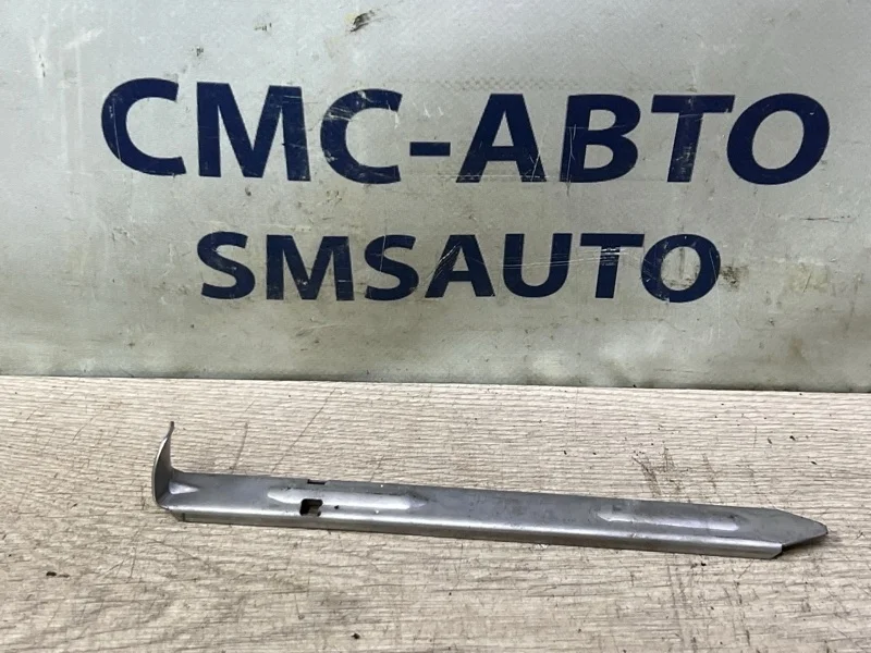 Кронштейн фары Volvo XC70 30678340 ХС70 3.2