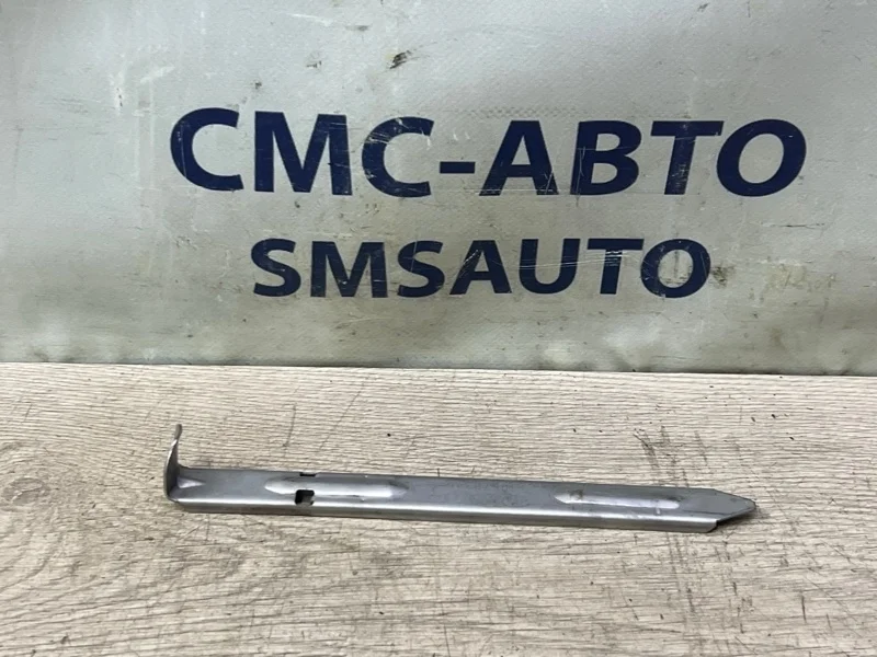 Кронштейн фары Volvo XC70 30678340 ХС70 3.2