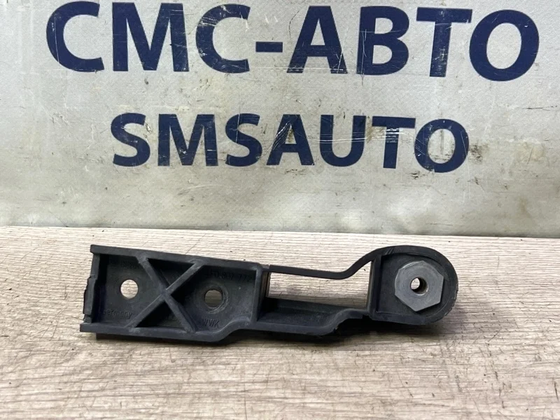 Кронштейн бампера Audi A6 4F0807772 C6 3.0 CAJ, передний правый