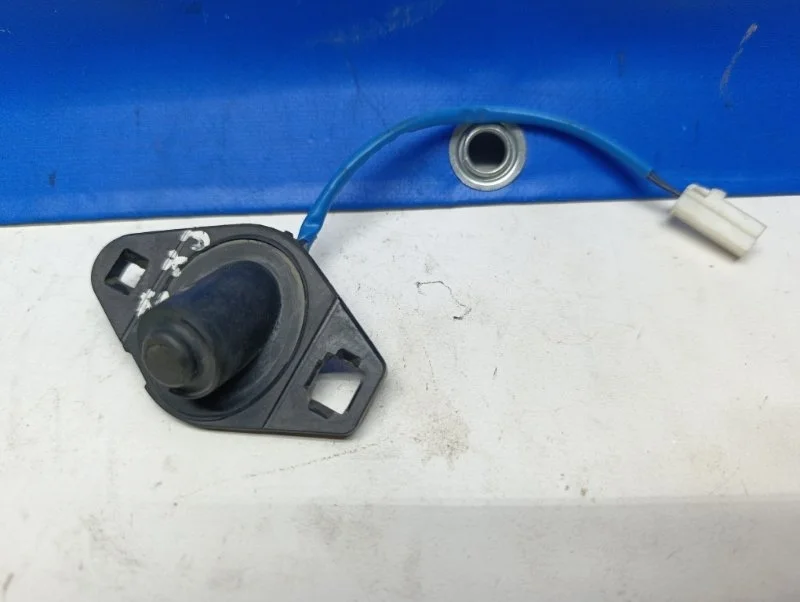 Кнопка открывания багажника Mazda CX-7 2010 EG23676S0 ER