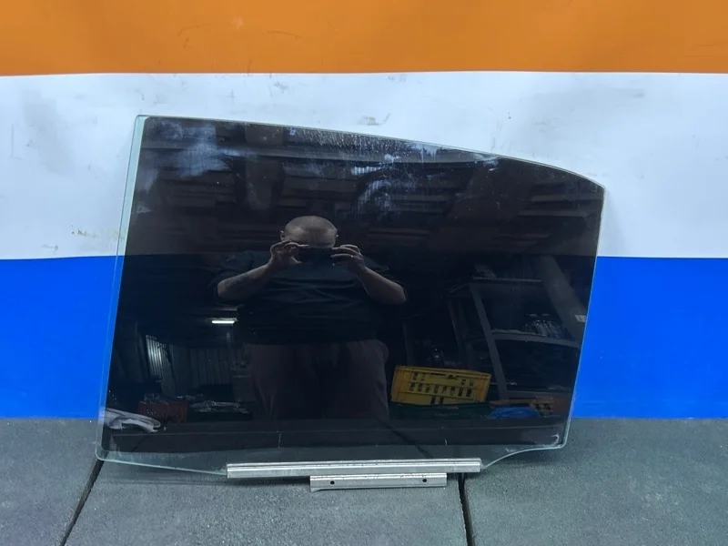 Стекло двери Toyota Camry 2021 6810406310 GSV70 3.5 2GR-FKS, заднее левое