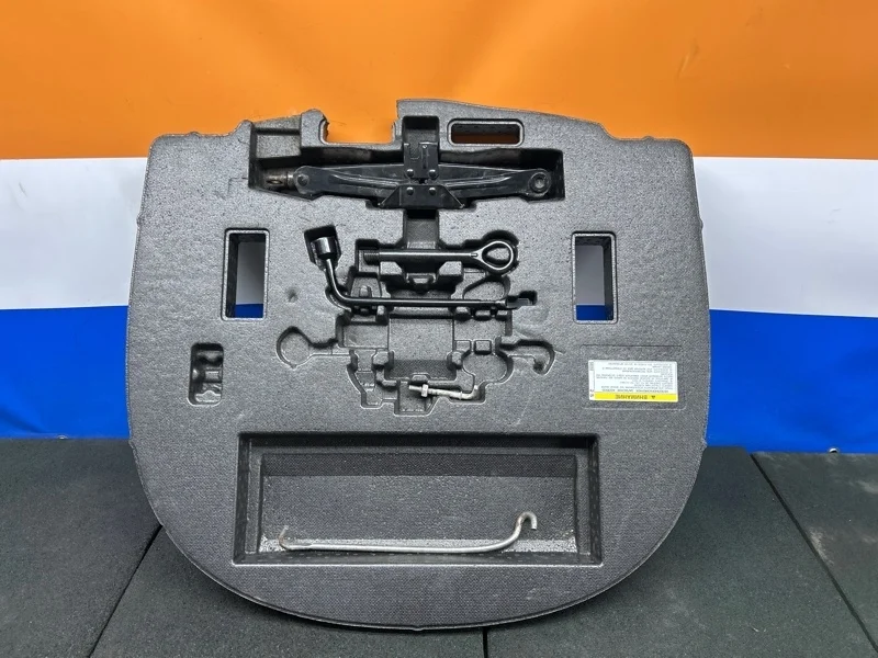 Ящик для инструментов Toyota Camry 2021 6477906250 GSV70 3.5 2GR-FKS