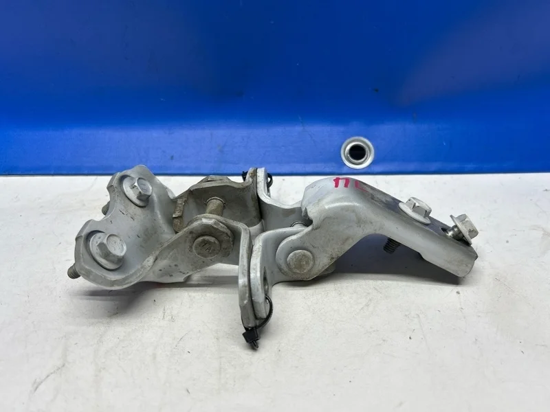 Петля двери Toyota Camry 2021 6872012151 GSV70 3.5 2GR-FKS, передняя левая