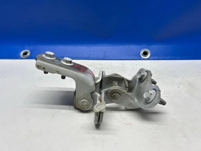 Петля двери Toyota Camry 2021 6871012151 GSV70 3.5 2GR-FKS, передняя правая