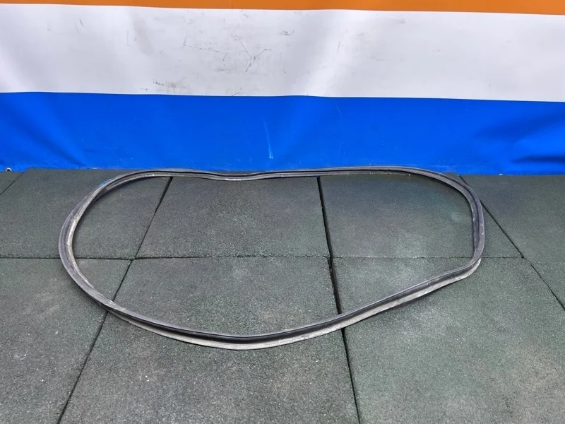 Уплотнительная резинка двери багажника Toyota Camry 2021 6446133120 GSV70 3.5 2GR-FKS
