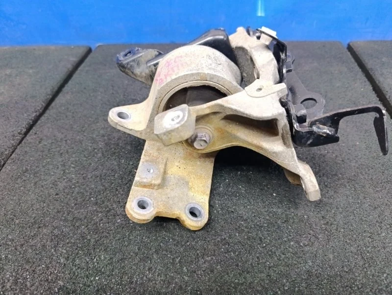 Подушка КПП Toyota Camry 2021 1237231120 GSV70 3.5 2GR-FKS