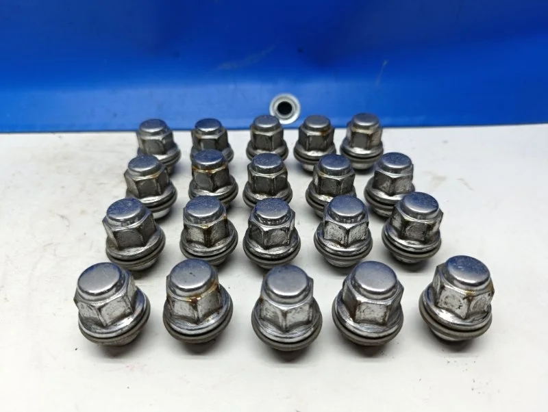 Гайки колесные Toyota Camry 2021 9094201033 GSV70 3.5 2GR-FKS