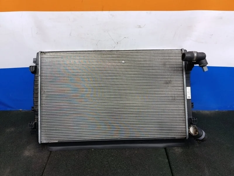 Радиатор охлаждения двигателя Volkswagen Golf 7 Sportsvan 2017 5Q0121251EM 1.4 CZD