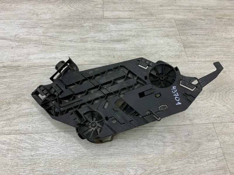 Кронштейн крепления фары SKODA OCTAVIA 2012 1Z0805072A УНИВЕРСАЛ CAYC, правый