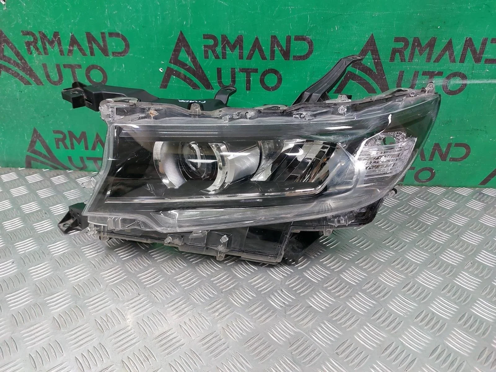 Фара Toyota Land Cruiser Prado 2017-нв 150