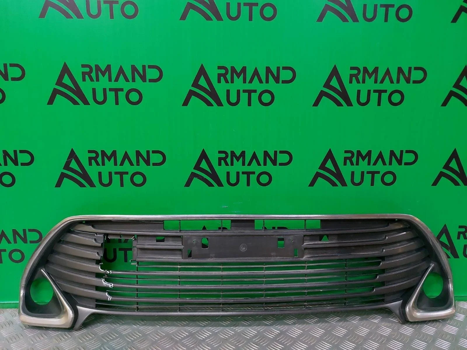 Решетка бампера Toyota Camry 2014-2017 XV50