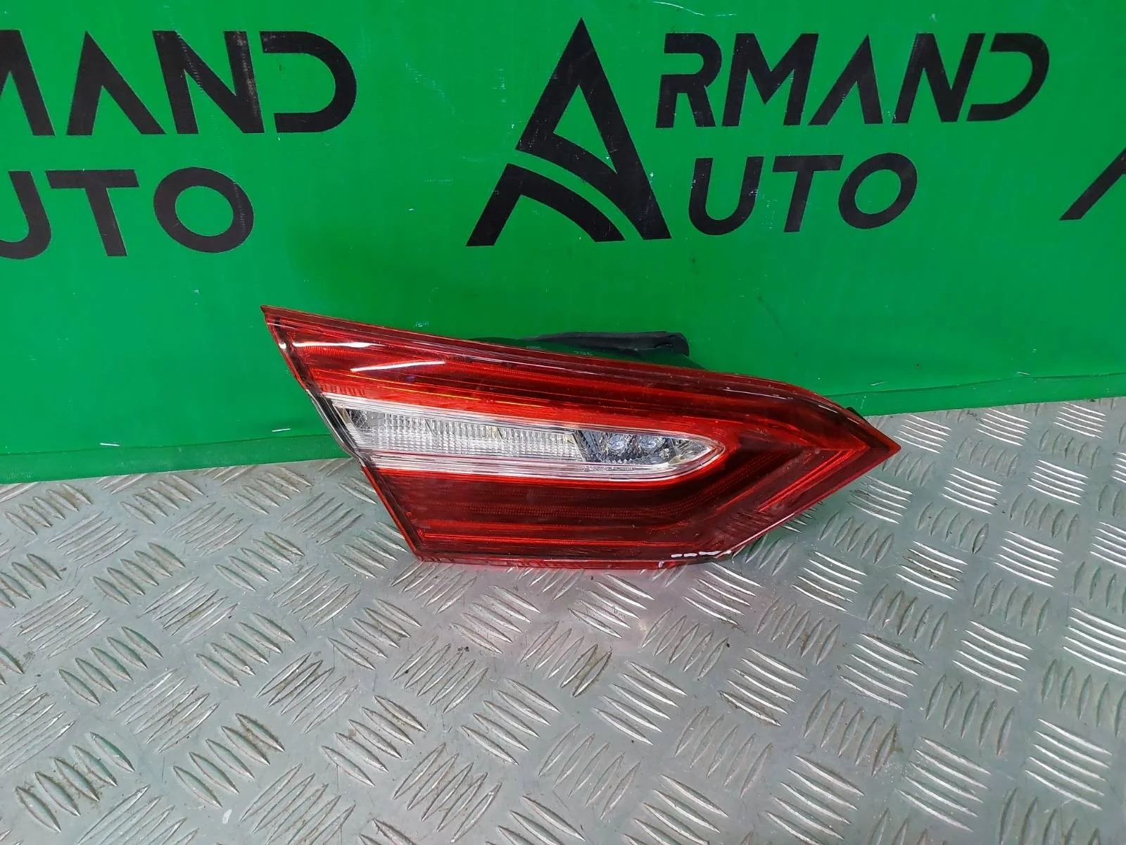 Фонарь внутренний Toyota Camry 2017-нв 8 XV70