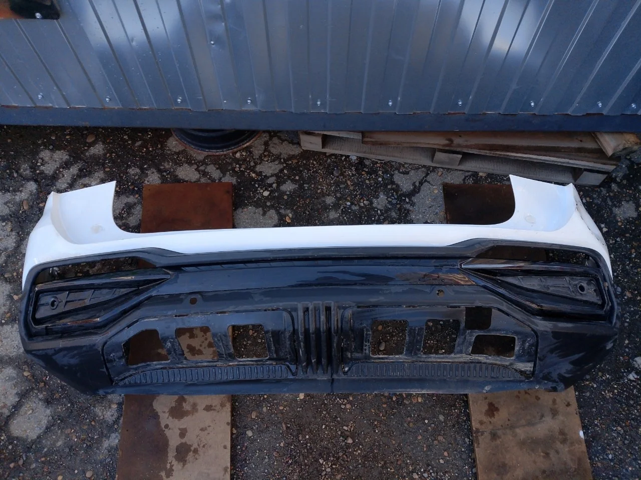 Бампер Geely Atlas 2023 8891868405, задний