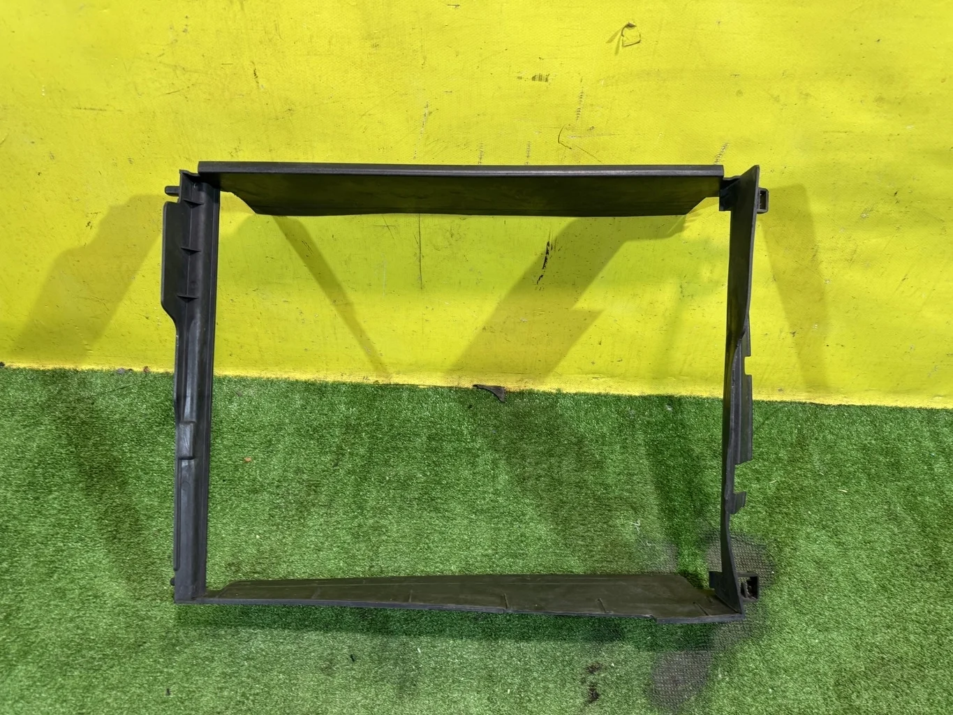 Дефлектор радиатора  Renault Logan II 2014 215596207R 43515