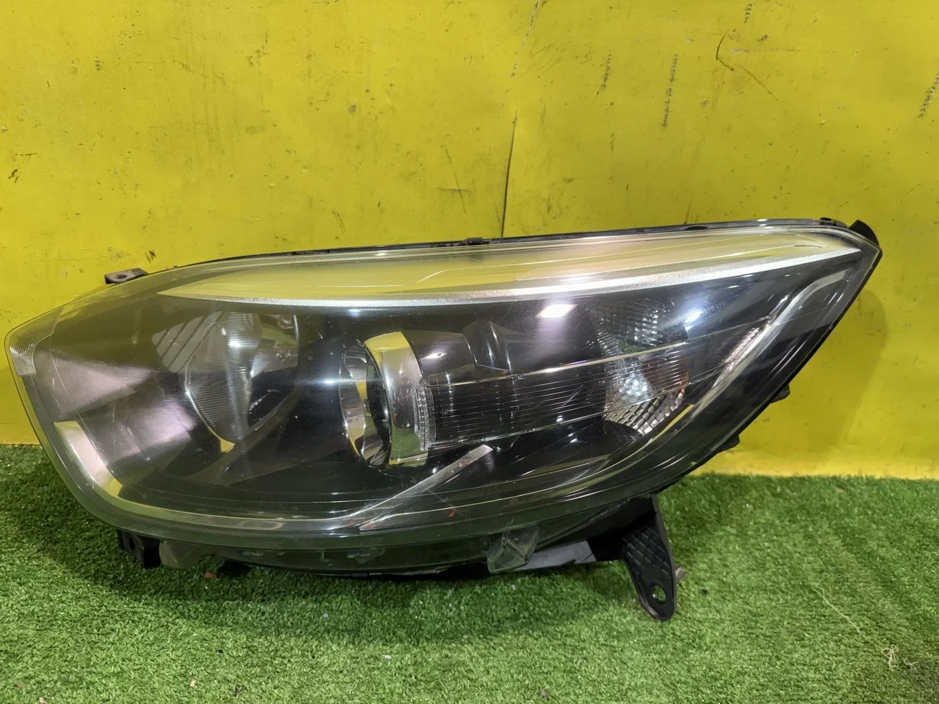 Фара левая  Renault Kaptur 2016  260602042R 43529