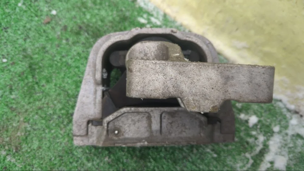 Подушка двигателя Volkswagen Jetta 1K0199262L, правая