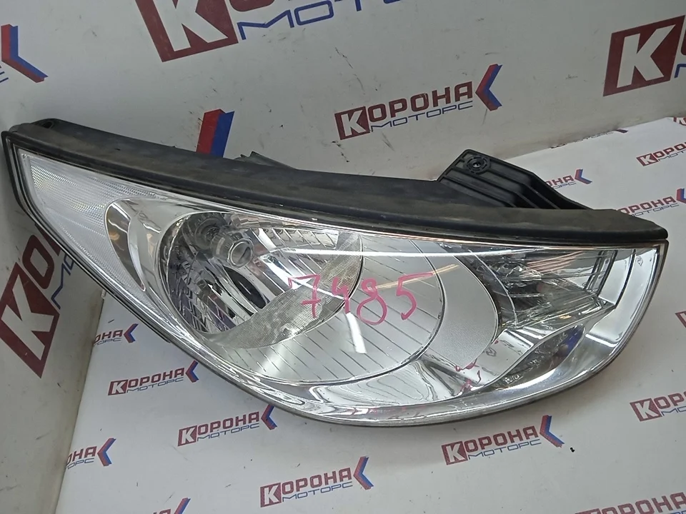 Фара передняя правая Б/У оригинал