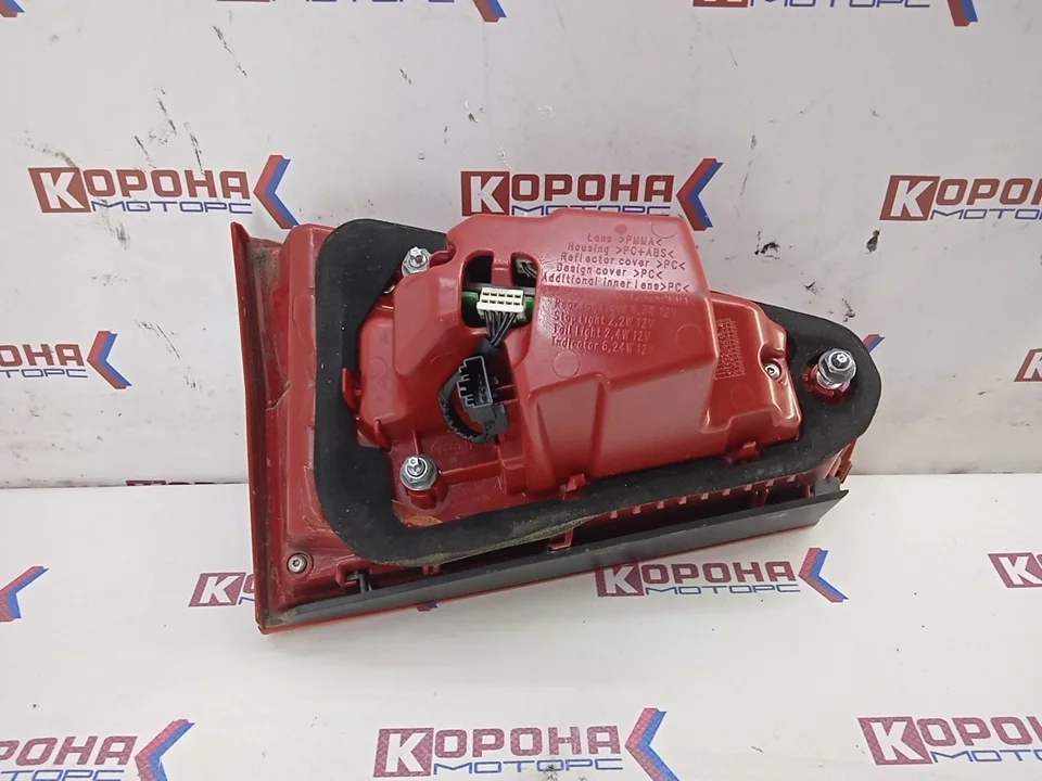 Фонарь задний правый внутренний AUDI A4 (LED) Б/У Мелкие потёртости