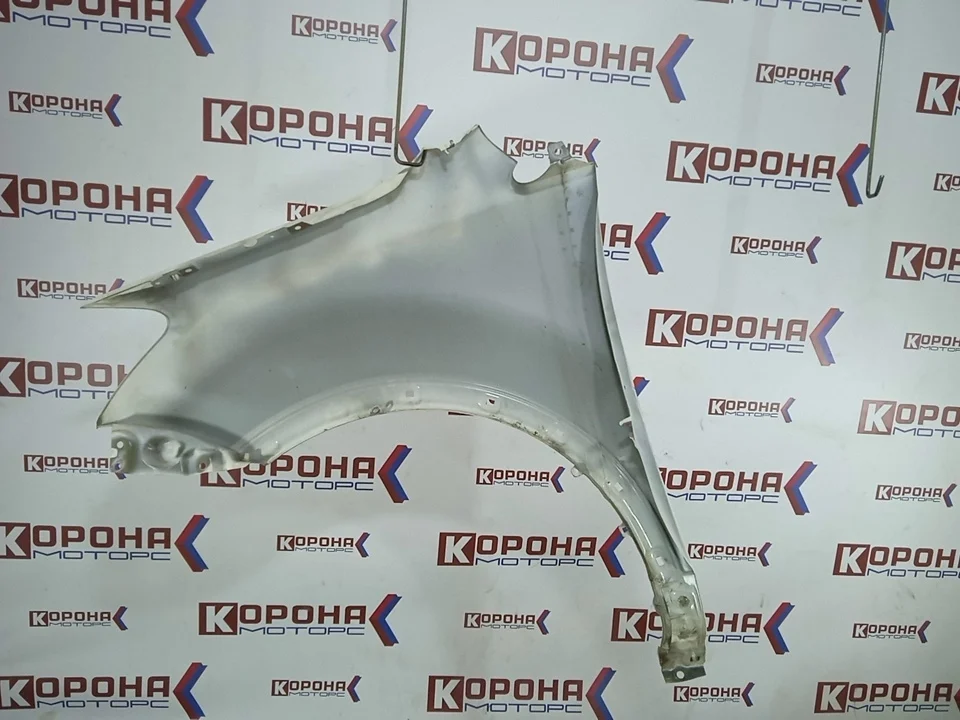 Крыло переднее правое Б/У царапины,вмятинки