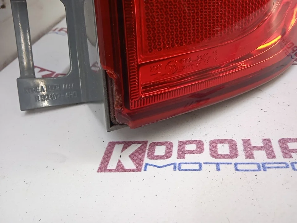 Фонарь задний правый Б/У скол угла