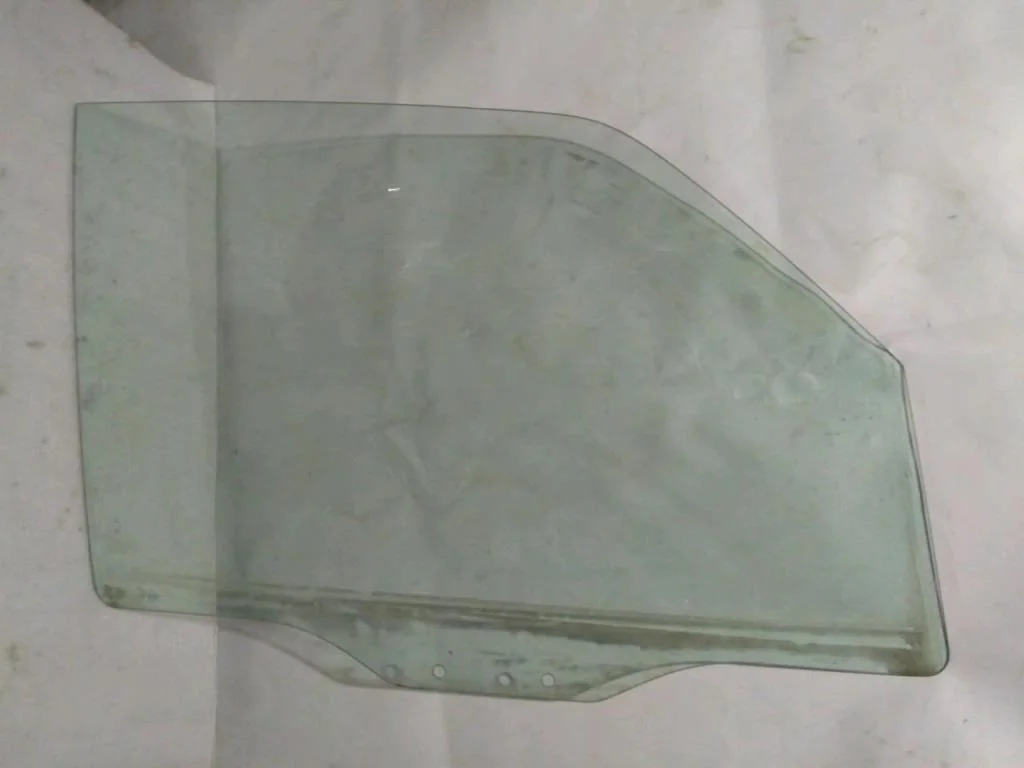 Б.у. стекло двери MITSUBISHI PAJERO V78W MITSUBISHI PAJERO V78W 4M41 2001