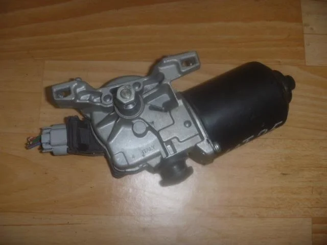 Б.у. мотор дворников TOYOTA AVENSIS ZZT251 TOYOTA AVENSIS ZZT251 1ZZ-FE 2004