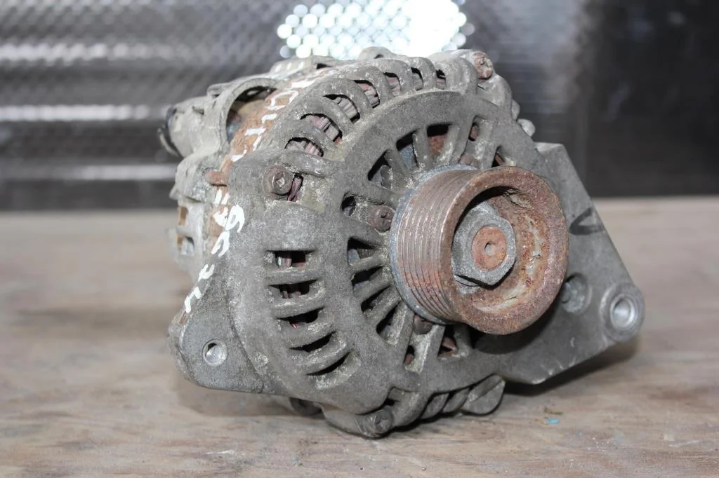 Б.у. генератор MITSUBISHI PAJERO V75W MITSUBISHI PAJERO V75W 6G74GDI 2001