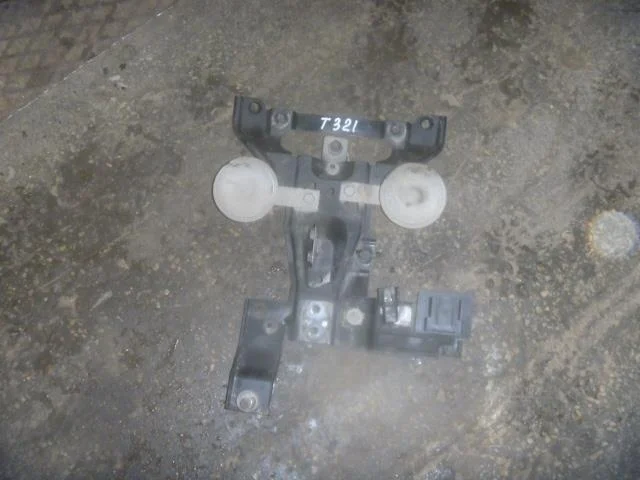 Б.у. стойка телевизора NISSAN X-TRAIL T31 NISSAN X-TRAIL T31 MR20 2011