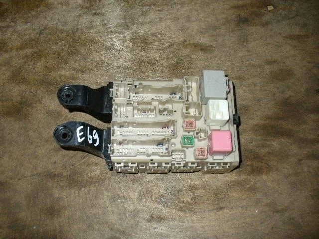 Б.у. блок предохранителей салонный TOYOTA COROLLA ZRE151 TOYOTA COROLLA ZRE151 1ZR-FE 2010