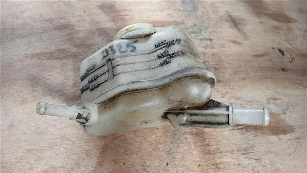 Б.у. бачок гидроусилителя NISSAN TEANA J32 NISSAN TEANA J32 2.5L 2008