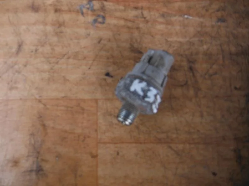 Б.у. датчик давления масла TOYOTA RAV4 ZSA30 TOYOTA RAV4 ZSA30 3ZR-FAE 2011