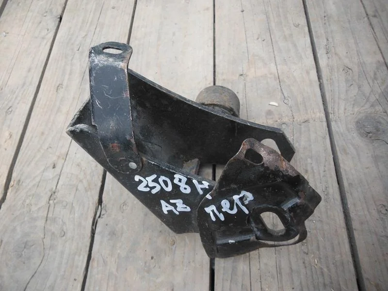 Б.у. кронштейн опоры двигателя TOYOTA AVENSIS AZT250 TOYOTA AVENSIS AZT250 1AZ 2005