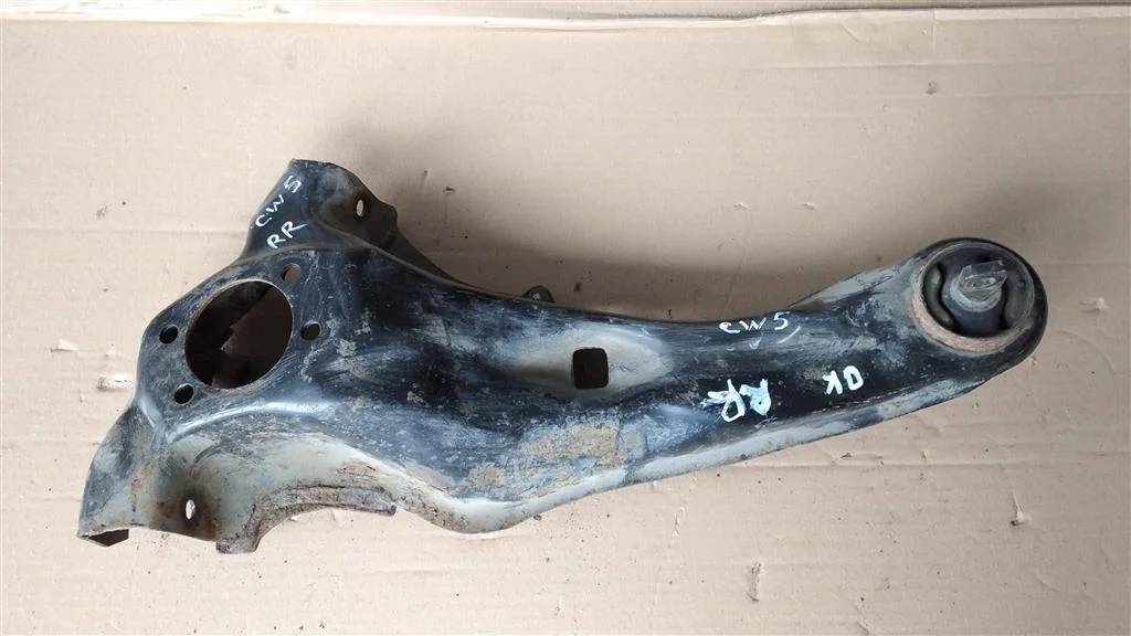 Б.у. рычаг продольный MITSUBISHI OUTLANDER XL CW4W MITSUBISHI OUTLANDER XL CW4W 4B11 2011