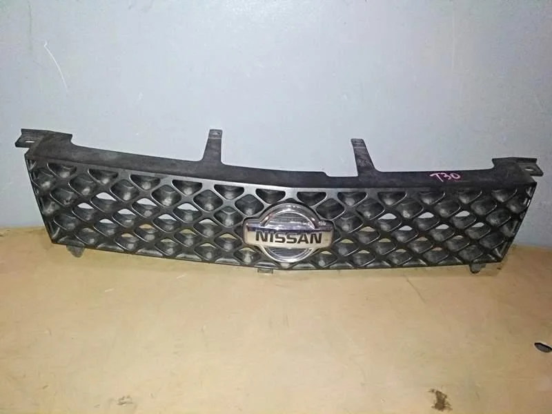 Б.у. решетка радиатора NISSAN X-TRAIL T30 NISSAN X-TRAIL T30 2.0 2002