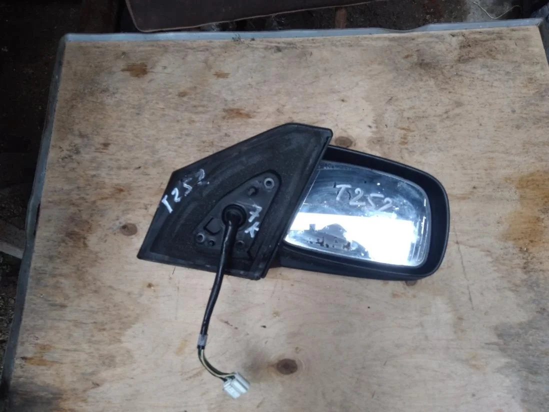 Б.у. зеркало (праворуль) TOYOTA AVENSIS AZT250 TOYOTA AVENSIS AZT250 1AZ 2003