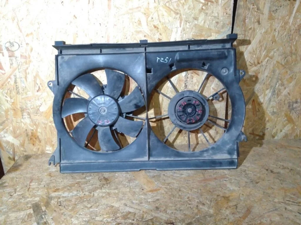 Б.у. диффузор радиатора TOYOTA AVENSIS AZT250 TOYOTA AVENSIS AZT250 1AZ 2004