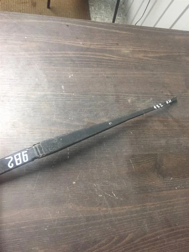 Б.у. поводок стеклоочистителя MITSUBISHI PAJERO V98W MITSUBISHI PAJERO V98W 4M41 2009